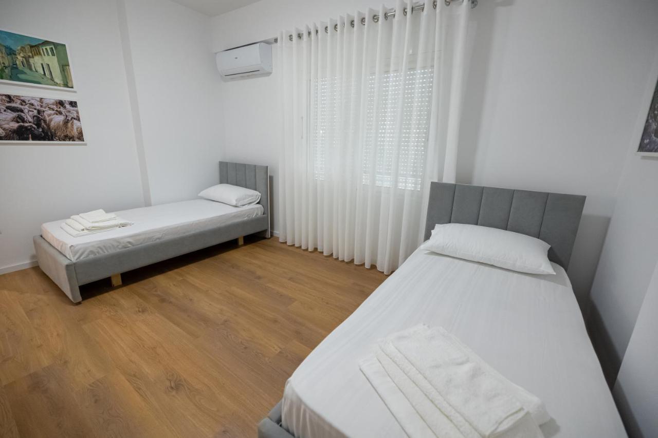 Victoria Lungomare Apartment Vlorë Buitenkant foto